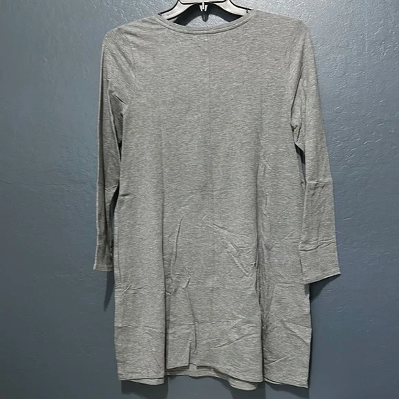J. Jill Gray Tunic with 3/4 Sleeves in Boxy Relaxed Style - Picture 4 of 4